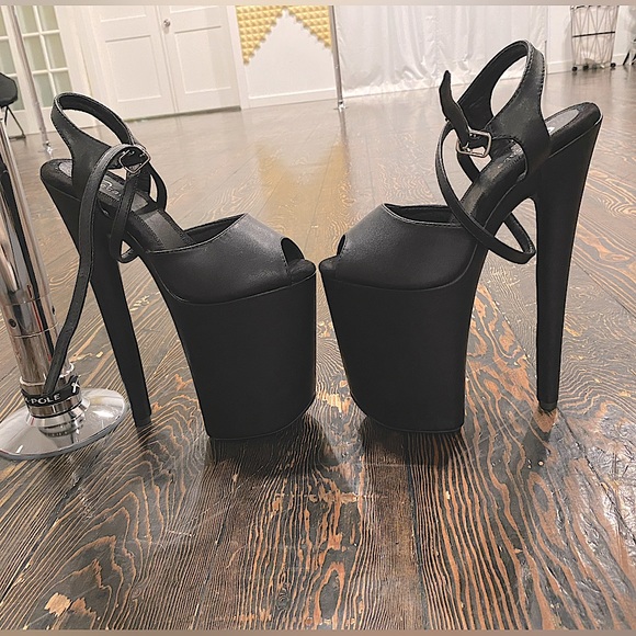 Leecabe 9” Black Matte Sandals - Picture 6 of 7